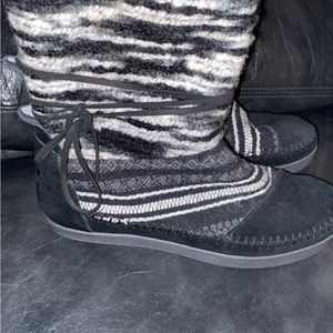 Toms Women Pull On Ankle Boots Nepal. worn once